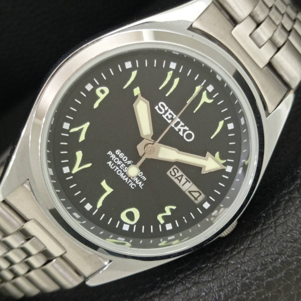 Vintage 1971 Seiko Automatic Mens Silver Watch WDaydate  Silver Accents